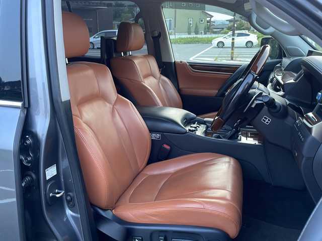 レクサス ＬＸ 570 福島県 2018(平30)年 12.1万km マーキュリーグレーマイカ ワンオーナー/4WD/純正SDナビ/（フルセグテレビ・AM＆FM・DISC・SD・USB・Bt・AUX）/純正ETC2.0/アラウンドビューモニター/クルーズコントロール（追従あり）/レーンアシスト/オートライト/オートハイビーム/本革シート/パワーシート（D席＋N席＋2列目シート）/シートヒーター（D席＋N席＋2列目シート）/エアシート（D席＋N席＋2列目シート）/メモリーシート/電動格納3列目シート/センターコンソール/センターコンソール収納クーラーBOX/パワーバックドア/パドルシフト/前後コーナーセンサー/スペアキー/純正エンジンスターター/BSM/HUD/RCTA/AUC/純正車高調整/保証書/記録簿/取扱説明書