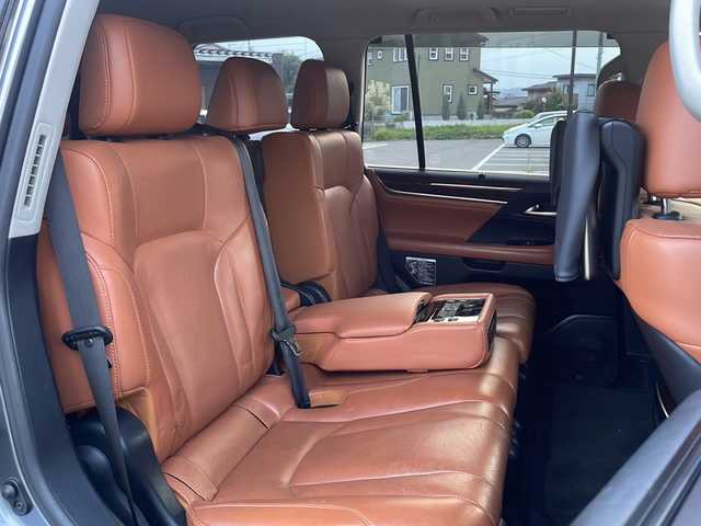 レクサス ＬＸ 570 福島県 2018(平30)年 12.1万km マーキュリーグレーマイカ ワンオーナー/4WD/純正SDナビ/（フルセグテレビ・AM＆FM・DISC・SD・USB・Bt・AUX）/純正ETC2.0/アラウンドビューモニター/クルーズコントロール（追従あり）/レーンアシスト/オートライト/オートハイビーム/本革シート/パワーシート（D席＋N席＋2列目シート）/シートヒーター（D席＋N席＋2列目シート）/エアシート（D席＋N席＋2列目シート）/メモリーシート/電動格納3列目シート/センターコンソール/センターコンソール収納クーラーBOX/パワーバックドア/パドルシフト/前後コーナーセンサー/スペアキー/純正エンジンスターター/BSM/HUD/RCTA/AUC/純正車高調整/保証書/記録簿/取扱説明書