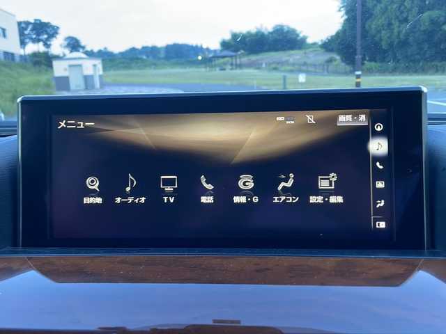 レクサス ＬＸ 570 福島県 2018(平30)年 12.1万km マーキュリーグレーマイカ ワンオーナー/4WD/純正SDナビ/（フルセグテレビ・AM＆FM・DISC・SD・USB・Bt・AUX）/純正ETC2.0/アラウンドビューモニター/クルーズコントロール（追従あり）/レーンアシスト/オートライト/オートハイビーム/本革シート/パワーシート（D席＋N席＋2列目シート）/シートヒーター（D席＋N席＋2列目シート）/エアシート（D席＋N席＋2列目シート）/メモリーシート/電動格納3列目シート/センターコンソール/センターコンソール収納クーラーBOX/パワーバックドア/パドルシフト/前後コーナーセンサー/スペアキー/純正エンジンスターター/BSM/HUD/RCTA/AUC/純正車高調整/保証書/記録簿/取扱説明書