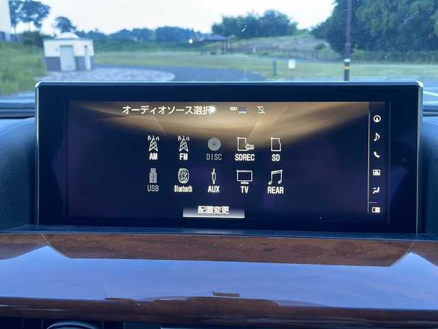 レクサス ＬＸ 570 福島県 2018(平30)年 12.1万km マーキュリーグレーマイカ ワンオーナー/4WD/純正SDナビ/（フルセグテレビ・AM＆FM・DISC・SD・USB・Bt・AUX）/純正ETC2.0/アラウンドビューモニター/クルーズコントロール（追従あり）/レーンアシスト/オートライト/オートハイビーム/本革シート/パワーシート（D席＋N席＋2列目シート）/シートヒーター（D席＋N席＋2列目シート）/エアシート（D席＋N席＋2列目シート）/メモリーシート/電動格納3列目シート/センターコンソール/センターコンソール収納クーラーBOX/パワーバックドア/パドルシフト/前後コーナーセンサー/スペアキー/純正エンジンスターター/BSM/HUD/RCTA/AUC/純正車高調整/保証書/記録簿/取扱説明書