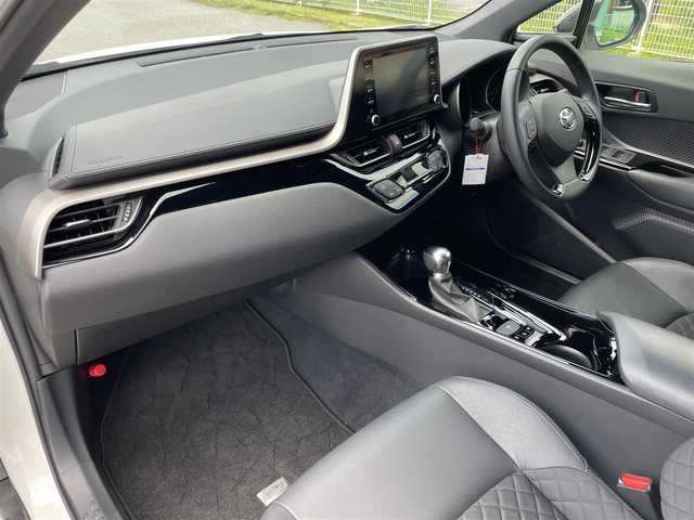 トヨタ Ｃ－ＨＲ G モード ネロ セーフティプラス 福岡県 2020(令2)年 1.7万km ブラック/ホワイトパールクリスタルシャイン 2トーン トヨタセーフティセンス/横滑り防止/盗難防止/レーンキープアシスト/パーキングアシスト/前後ドラレコ/全方位カメラ/エアバッグ/カーテンエアバッグ/フルセグTV/BT/Miracast/ビルトインETC/ディスプレイオーディオ/純正フロアマット/純正AW/シートヒーター/USB/DUALエアコン/プッシュスタート/スマートキー/ソケット/EVモード