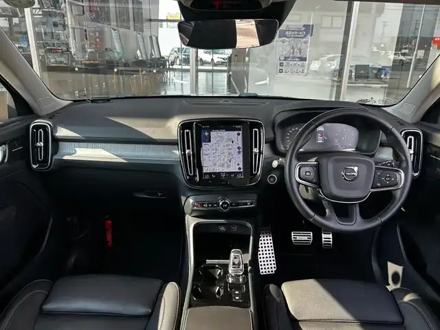 ボルボ ＸＣ４０ T4 AWD インスクリプション 富山県 2020(令2)年 4万km クリスタルホワイトP harman kandon/360°カメラ/黒レザーシート/前席・後席シートヒーター/ステアリングヒーター/フットオープナー/フルセグTV/Bluetooth接続/クルーズコントロール/プッシュスタート/ETC/グローブボックスクーラー/コーナーセンサー/アクティブベンディングライト/コーナリングライト/縦列駐車時自動発車/BLIS