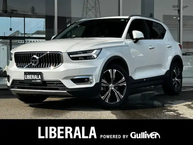 ボルボ ＸＣ４０ T4 AWD インスクリプション 富山県 2020(令2)年 4万km クリスタルホワイトP harman kandon/360°カメラ/黒レザーシート/前席・後席シートヒーター/ステアリングヒーター/フットオープナー/フルセグTV/Bluetooth接続/クルーズコントロール/プッシュスタート/ETC/グローブボックスクーラー/コーナーセンサー/アクティブベンディングライト/コーナリングライト/縦列駐車時自動発車/BLIS