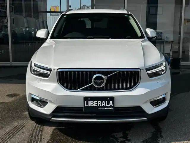 ボルボ ＸＣ４０ T4 AWD インスクリプション 富山県 2020(令2)年 4万km クリスタルホワイトP harman kandon/360°カメラ/黒レザーシート/前席・後席シートヒーター/ステアリングヒーター/フットオープナー/フルセグTV/Bluetooth接続/クルーズコントロール/プッシュスタート/ETC/グローブボックスクーラー/コーナーセンサー/アクティブベンディングライト/コーナリングライト/縦列駐車時自動発車/BLIS