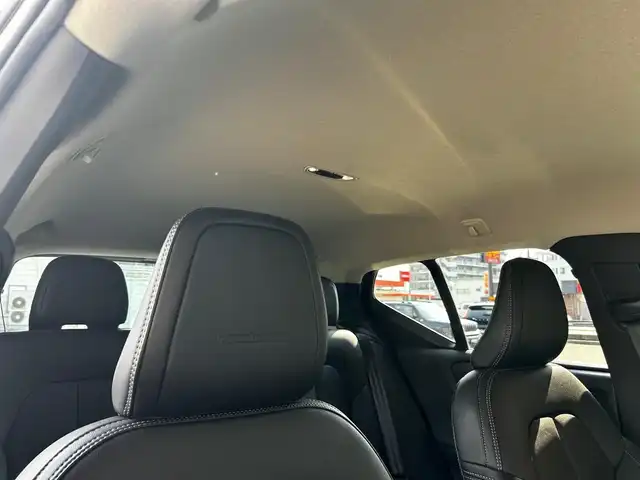 ボルボ ＸＣ４０ T4 AWD インスクリプション 富山県 2020(令2)年 4万km クリスタルホワイトP harman kandon/360°カメラ/黒レザーシート/前席・後席シートヒーター/ステアリングヒーター/フットオープナー/フルセグTV/Bluetooth接続/クルーズコントロール/プッシュスタート/ETC/グローブボックスクーラー/コーナーセンサー/アクティブベンディングライト/コーナリングライト/縦列駐車時自動発車/BLIS