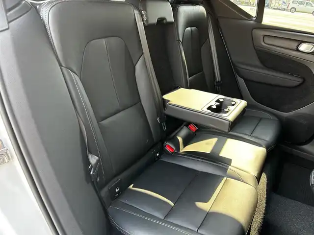 ボルボ ＸＣ４０ T4 AWD インスクリプション 富山県 2020(令2)年 4万km クリスタルホワイトP harman kandon/360°カメラ/黒レザーシート/前席・後席シートヒーター/ステアリングヒーター/フットオープナー/フルセグTV/Bluetooth接続/クルーズコントロール/プッシュスタート/ETC/グローブボックスクーラー/コーナーセンサー/アクティブベンディングライト/コーナリングライト/縦列駐車時自動発車/BLIS