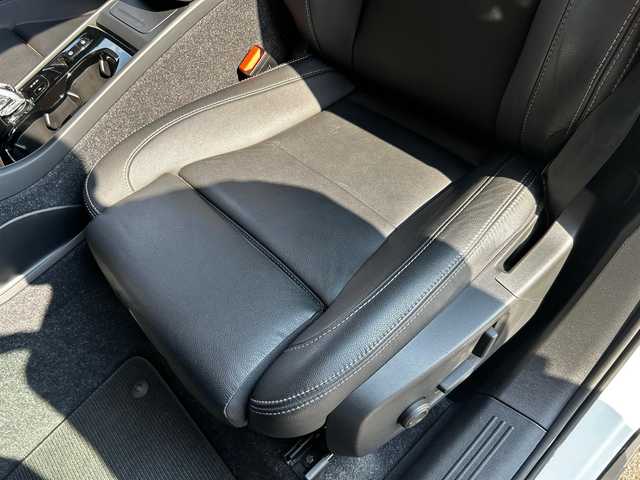 ボルボ ＸＣ４０ T4 AWD インスクリプション 富山県 2020(令2)年 4万km クリスタルホワイトP harman kandon/360°カメラ/黒レザーシート/前席・後席シートヒーター/ステアリングヒーター/フットオープナー/フルセグTV/Bluetooth接続/クルーズコントロール/プッシュスタート/ETC/グローブボックスクーラー/コーナーセンサー/アクティブベンディングライト/コーナリングライト/縦列駐車時自動発車/BLIS