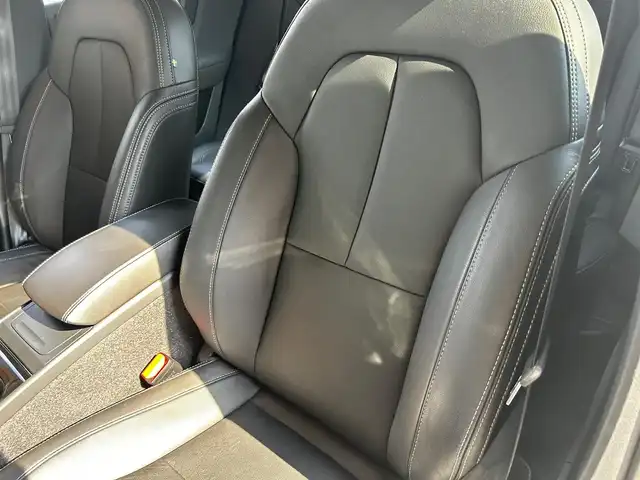 ボルボ ＸＣ４０ T4 AWD インスクリプション 富山県 2020(令2)年 4万km クリスタルホワイトP harman kandon/360°カメラ/黒レザーシート/前席・後席シートヒーター/ステアリングヒーター/フットオープナー/フルセグTV/Bluetooth接続/クルーズコントロール/プッシュスタート/ETC/グローブボックスクーラー/コーナーセンサー/アクティブベンディングライト/コーナリングライト/縦列駐車時自動発車/BLIS