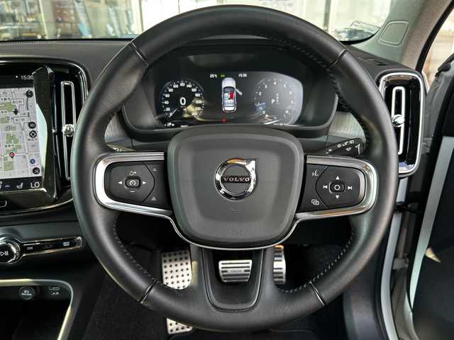 ボルボ ＸＣ４０ T4 AWD インスクリプション 富山県 2020(令2)年 4万km クリスタルホワイトP harman kandon/360°カメラ/黒レザーシート/前席・後席シートヒーター/ステアリングヒーター/フットオープナー/フルセグTV/Bluetooth接続/クルーズコントロール/プッシュスタート/ETC/グローブボックスクーラー/コーナーセンサー/アクティブベンディングライト/コーナリングライト/縦列駐車時自動発車/BLIS