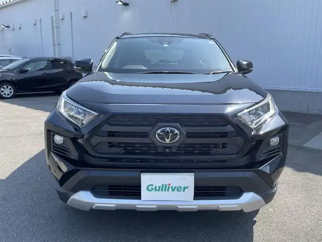 トヨタ ＲＡＶ４ アドベンチャー 愛媛県 2021(令3)年 3.3万km アティチュードブラックマイカ サンルーフ　/純正ディスプレイオーディオ/BT/フルセグTV　/全周囲カメラ　/前後ドラレコ　/セーフティセンス（衝突回避支援パッケージ）/・プリクラッシュセーフティ/・レーントレーシングアシストサポート/・レーダークルーズコントロール/・オートマチックハイビーム/・ロードサインアシスト/電動リアゲート　/デジタルインナーミラー　/BSM　/Ｄ席パワーシート/D/N席シートエアコン　/D/N席シートヒーター/ETC/電動パーキングブレーキ/ステアリングヒーター/ダウンヒルアシストコントロール/電格ミラー/ルーフレール/ラゲッジマット/現状サマー(純正AＷ)(235/55/R19)/禁煙車
