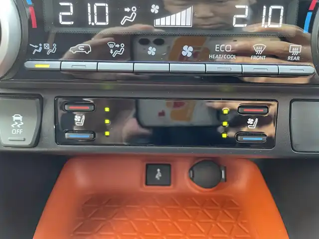トヨタ ＲＡＶ４ アドベンチャー 愛媛県 2021(令3)年 3.3万km アティチュードブラックマイカ 純正ディスプレイオーディオ/BT/フルセグTV　/全周囲カメラ　/前後ドラレコ　/レーダークルーズコントロール　/電動リアゲート　/サンルーフ　/デジタルインナーミラー　/BSM　/Ｄ席パワーシート/D/N席シートエアコン　/D/N席シートヒーター/ETC/電動パーキングブレーキ/ステアリングヒーター/ダウンヒルアシストコントロール/電格ミラー/ルーフレール/ラゲッジマット/現状サマー(純正AＷ)(235/55/R19)