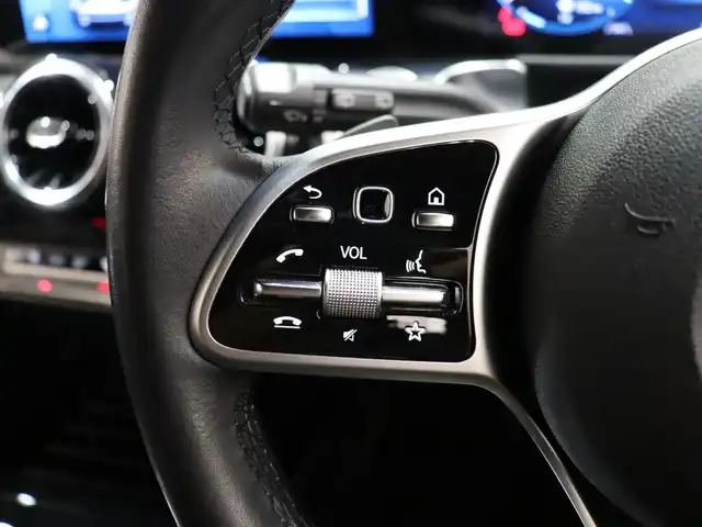 メルセデス・ベンツ ＧＬＢ２００ｄ 静岡県 2020(令2)年 4.4万km ポーラホワイト ナビ/フルセグテレビ/バックカメラ/アイドリングストップ/クルーズコントロール/プッシュスタート/ETC/パドルシフト/ワイヤレス充電/シートヒーター/レーダーセーフティパッケージ/ASR/ESP