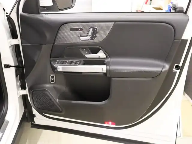メルセデス・ベンツ ＧＬＢ２００ｄ 静岡県 2020(令2)年 4.4万km ポーラホワイト ナビ/フルセグテレビ/バックカメラ/アイドリングストップ/クルーズコントロール/プッシュスタート/ETC/パドルシフト/ワイヤレス充電/シートヒーター/レーダーセーフティパッケージ/ASR/ESP