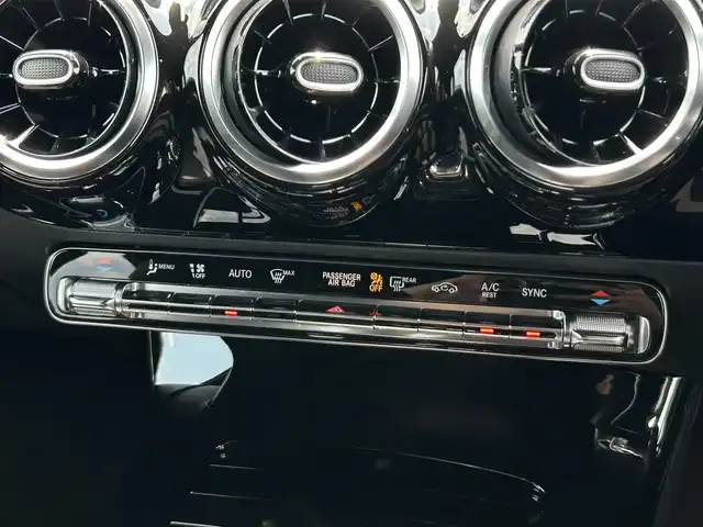 メルセデス・ベンツ Ｍ・ベンツ Ａ２００ｄ AMGライン 茨城県 2021(令3)年 3.2万km デジタルホワイト RSP /ACC /LKA /BSA /Bカメラ /パークトロニック /半革 /シートヒーター /M付パワーシート /ナビ /12セグ /BT /USB /マルチLED /オートハイビーム /キーレスゴー /ETC2.0 /禁煙車