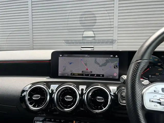 メルセデス・ベンツ Ｍ・ベンツ Ａ２００ｄ AMGライン 茨城県 2021(令3)年 3.2万km デジタルホワイト RSP /ACC /LKA /BSA /Bカメラ /パークトロニック /半革 /シートヒーター /M付パワーシート /ナビ /12セグ /BT /USB /マルチLED /オートハイビーム /キーレスゴー /ETC2.0 /禁煙車