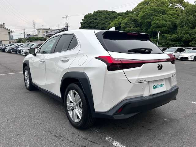レクサス ＵＸ 200 大阪府 2019(令1)年 1.7万km ソニッククォーツ ナビ　/フルセグ　/Ｂｌｕｅｔｏｏｔｈ　/バックカメラ　/ＤＶＤ　/レーダークルーズコントロール　/ＬＥＤヘッドライト　/オートハイビーム　/ビルトイン２．０ＥＴＣ　/前後ドライブレコーダー　/前後コーナーセンサー/純正マット