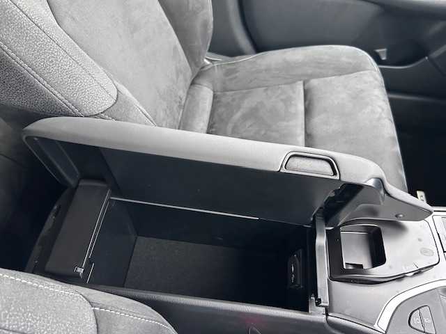 レクサス ＵＸ 200 大阪府 2019(令1)年 1.7万km ソニッククォーツ ナビ　/フルセグ　/Ｂｌｕｅｔｏｏｔｈ　/バックカメラ　/ＤＶＤ　/レーダークルーズコントロール　/ＬＥＤヘッドライト　/オートハイビーム　/ビルトイン２．０ＥＴＣ　/前後ドライブレコーダー　/前後コーナーセンサー/純正マット