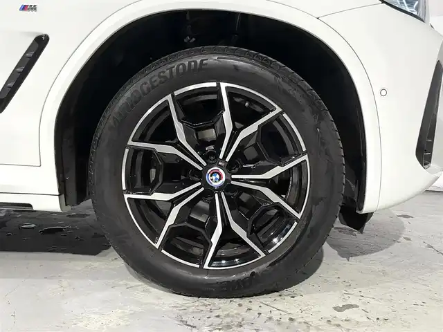 ＢＭＷ Ｘ３ xDrive20d Mスポーツ 道央・札幌 2022(令4)年 4.1万km アルピンホワイトⅢ 電動パノラマ・ガラス・サンルーフ/ドライビング・アシスト・プロフェッショナル/・高速道路渋滞ハンズ・オフ・アシスト/・トラフィック・サイン・アシスト（速度制限認識）/・ACC/・ステアリング＆レーン・コントロール・アシスト/・レーン・ディパーチャー・ウォーニング/（車線逸脱警告システム）/・レーン・チェンジ・アシスト/・レーン・キーピング・アシスト/・クロス・トラフィック・ウォーニング/・クロスロード・ウォーニング/・前車接近警告機能/・後車衝突警告機能/・衝突回避・被害軽減ブレーキ/・エマージェンシー・ストップ・アシスト/パーキングアシストプラス/・PDC/・パーキングアシスト/・トップビュー＋３Dビュー/・サイドビューカメラ/・リアビューカメラ（予想進路表示機能付）/アダプティブLEDヘッドライト/電動フロントシート/運転席メモリー機能付/フロントシートヒーティング/リアシートヒーティング/BMWライブコックピット/・１２・３インチマルチディスプレイ・メーターパネル/・１２・３インチワイド・コントロール・ディスプレイ/・HDDナビ/オートマチックテールゲート/レインセンサー