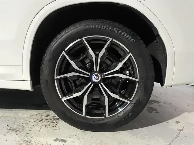 ＢＭＷ Ｘ３ xDrive20d Mスポーツ 道央・札幌 2022(令4)年 4.1万km アルピンホワイトⅢ 電動パノラマ・ガラス・サンルーフ/ドライビング・アシスト・プロフェッショナル/・高速道路渋滞ハンズ・オフ・アシスト/・トラフィック・サイン・アシスト（速度制限認識）/・ACC/・ステアリング＆レーン・コントロール・アシスト/・レーン・ディパーチャー・ウォーニング/（車線逸脱警告システム）/・レーン・チェンジ・アシスト/・レーン・キーピング・アシスト/・クロス・トラフィック・ウォーニング/・クロスロード・ウォーニング/・前車接近警告機能/・後車衝突警告機能/・衝突回避・被害軽減ブレーキ/・エマージェンシー・ストップ・アシスト/パーキングアシストプラス/・PDC/・パーキングアシスト/・トップビュー＋３Dビュー/・サイドビューカメラ/・リアビューカメラ（予想進路表示機能付）/アダプティブLEDヘッドライト/電動フロントシート/運転席メモリー機能付/フロントシートヒーティング/リアシートヒーティング/BMWライブコックピット/・１２・３インチマルチディスプレイ・メーターパネル/・１２・３インチワイド・コントロール・ディスプレイ/・HDDナビ/オートマチックテールゲート/レインセンサー