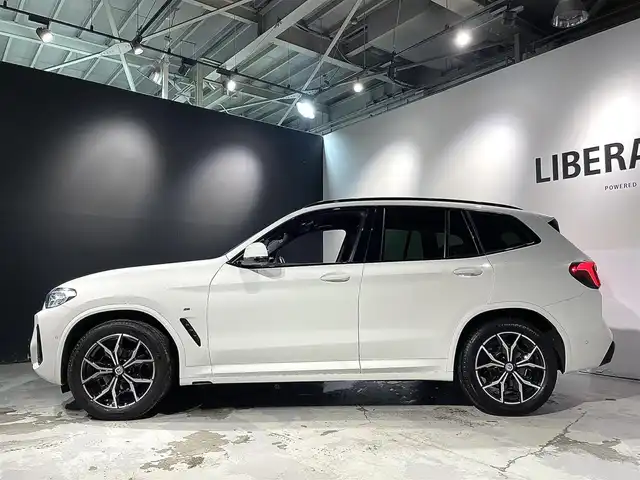 ＢＭＷ Ｘ３ xDrive20d Mスポーツ 道央・札幌 2022(令4)年 4.1万km アルピンホワイトⅢ 電動パノラマ・ガラス・サンルーフ/ドライビング・アシスト・プロフェッショナル/・高速道路渋滞ハンズ・オフ・アシスト/・トラフィック・サイン・アシスト（速度制限認識）/・ACC/・ステアリング＆レーン・コントロール・アシスト/・レーン・ディパーチャー・ウォーニング/（車線逸脱警告システム）/・レーン・チェンジ・アシスト/・レーン・キーピング・アシスト/・クロス・トラフィック・ウォーニング/・クロスロード・ウォーニング/・前車接近警告機能/・後車衝突警告機能/・衝突回避・被害軽減ブレーキ/・エマージェンシー・ストップ・アシスト/パーキングアシストプラス/・PDC/・パーキングアシスト/・トップビュー＋３Dビュー/・サイドビューカメラ/・リアビューカメラ（予想進路表示機能付）/アダプティブLEDヘッドライト/電動フロントシート/運転席メモリー機能付/フロントシートヒーティング/リアシートヒーティング/BMWライブコックピット/・１２・３インチマルチディスプレイ・メーターパネル/・１２・３インチワイド・コントロール・ディスプレイ/・HDDナビ/オートマチックテールゲート/レインセンサー