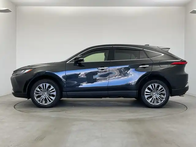 トヨタ ハリアー ハイブリッド Z レザーパッケージ 新潟県 2021(令3)年 4.9万km プレシャスブラックパール メーカーOPナビ　/アラウンドビューモニター　/JBLサウンド　/フルセグ　/本革シート　/レーンキープアシスト　/追従クルーズコントロール　/前後コーナーセンサー　/純正ビルトインETC２．０/LEDオートライト　/オートマチックハイビーム/前席パワーシート/前席シートヒーター/前席エアシート/メモリーシート/デジタルインナーミラー/前後ドライブレコーダー/ステアリングヒーター/ステアリングリモコン/ヘッドアップディスプレイ/レーダーTZ‐R２０３L/AC１００V/４WD/スマートキー/純正フロアマット/純正１９インチアルミホイール