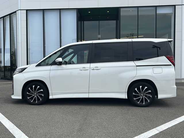 トヨタ ノア S－Z 愛媛県 2022(令4)年 5.9万km ホワイトパールクリスタルシャイン 純正ナビ/Bluetooth/フルセグTV/HDMI/DVD/バックカメラ/ETC2.0/フリップダウンモニター/前後ドラレコ/両側パワースライドドア/シートヒーター/クルコン/LEDヘッドライト/オートライト/オートマチックハイビーム/純正17インチアルミホイール/純正フロアマット/プリクラッシュ/コーナーセンサー/ＭＴモード付き