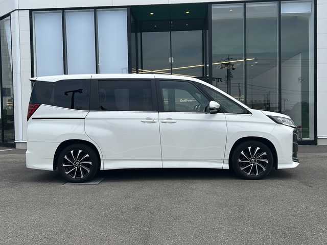 トヨタ ノア S－Z 愛媛県 2022(令4)年 5.9万km ホワイトパールクリスタルシャイン 純正ナビ/Bluetooth/フルセグTV/HDMI/DVD/バックカメラ/ETC2.0/フリップダウンモニター/前後ドラレコ/両側パワースライドドア/シートヒーター/クルコン/LEDヘッドライト/オートライト/オートマチックハイビーム/純正17インチアルミホイール/純正フロアマット/プリクラッシュ/コーナーセンサー/ＭＴモード付き