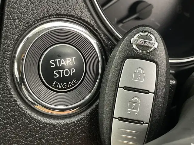 日産 エクストレイル 20X エマージェンシーブレーキ 新潟県 2016(平28)年 9.5万km ブリリアントホワイトパール 7人乗り/4WD/3列シート/エマージェンシーブレーキ/社外ナビ（フルセグTV/CD/DVD/BT/SD/iPod）/バックカメラ/ETC/社外AW/シートヒーター（D/N）/スマートキー/プッシュスタート/純正フロアマット/LEDヘッドライト/オートライト/前後コーナーセンサー/ダウンヒルアシスト/アイドリングストップ/革巻きステアリング