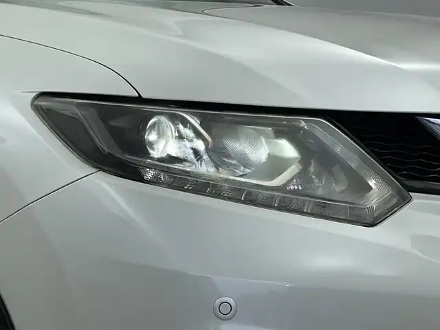 日産 エクストレイル 20X エマージェンシーブレーキ 新潟県 2016(平28)年 9.5万km ブリリアントホワイトパール 7人乗り/4WD/3列シート/エマージェンシーブレーキ/社外ナビ（フルセグTV/CD/DVD/BT/SD/iPod）/バックカメラ/ETC/社外AW/シートヒーター（D/N）/スマートキー/プッシュスタート/純正フロアマット/LEDヘッドライト/オートライト/前後コーナーセンサー/ダウンヒルアシスト/アイドリングストップ/革巻きステアリング