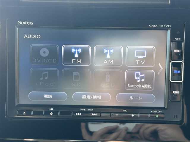 ホンダ Ｎ ＢＯＸ カスタム G L ターボ ホンダセンシング 岡山県 2018(平30)年 6.7万km プラチナホワイトパール 登録時走行距離　66455km/禁煙車/純正ナビ(型番：VMX-194VFi)/　(CD/フルセグTV/Bluetooth)/デジタルインナーミラー/バックカメラ/クルーズコントロール(追従走行あり)/衝突被害軽減システム/車線逸脱警報（レーンキープアシスト）/ビルトインETC/両側パワースライドドア/ハーフレザーシート/革巻きステアリング/ステアリングスイッチ/純正LEDヘッドライト/フォグライト/オートライト/プッシュスタート/スマートキー/パドルシフト/アイドリングストップ/純正アルミホイール 15インチ/ドアバイザー/ロールサンシェード/ウインカーミラー/電動格納ミラー/オートリトラミラー/純正フロアマット/横滑防止装置/盗難防止装置/取扱説明書/ナビ取扱説明書/新車時整備手帳（保証書）