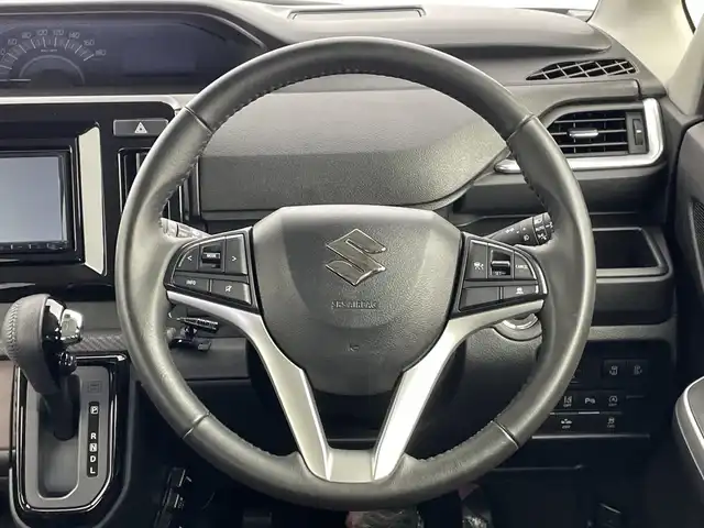 スズキ ソリオ バンディット HV MV 新潟県 2023(令5)年 3.5万km スーパーブラックパール ケンウッドメモリナビ/(MDV-D310)/(CD.ワンセグ.Bluetooth)/バックカメラ/デュアルカメラブレーキサポート/レーダークルーズコントロール/レーンキープアシスト/革巻きステアリング/LEDオートライト/フォグランプ/両側パワースライドドア/ヘッドアップディスプレイ/リアコーナーセンサー/前席シートヒーター/プッシュスタート/スマートキー