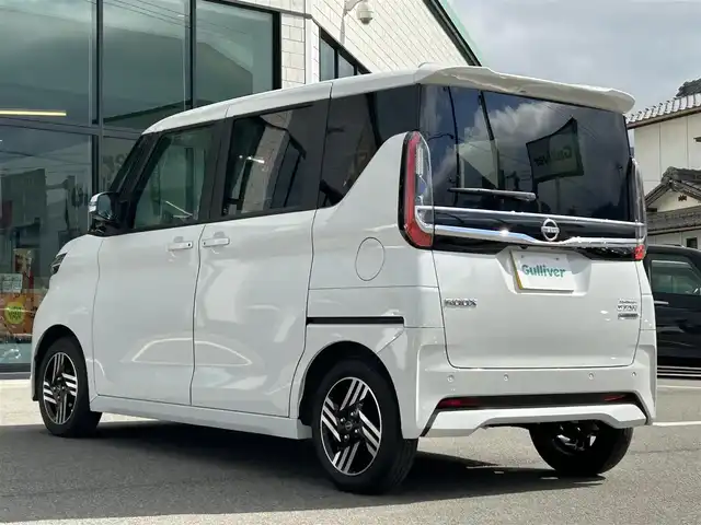 日産 ルークス ハイウェイスター X 愛媛県 2024(令6)年 1.4万km ホワイトパール 純正９型ナビ/全周囲カメラ/左側電動スライドドア/左側ハンズフリースライド/インテリジェントルームミラー/セーフティシールド/クリアランスソナー/リアサーキュレーター/後席サンシェイド/アイドリングストップ/ETC/純正フロアマット/ステアリングリモコン/電格ミラー/ヘッドライトレベライザー/LEDヘッドライト/フォグランプ/禁煙