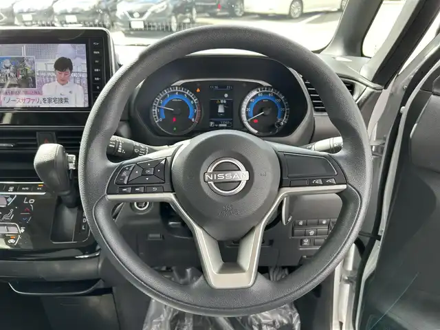 日産 ルークス ハイウェイスター X 愛媛県 2024(令6)年 1.4万km ホワイトパール 純正９型ナビ/全周囲カメラ/左側電動スライドドア/左側ハンズフリースライド/インテリジェントルームミラー/セーフティシールド/クリアランスソナー/リアサーキュレーター/後席サンシェイド/アイドリングストップ/ETC/純正フロアマット/ステアリングリモコン/電格ミラー/ヘッドライトレベライザー/LEDヘッドライト/フォグランプ/禁煙