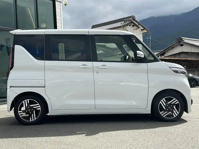 日産 ルークス ハイウェイスター X 愛媛県 2024(令6)年 1.4万km ホワイトパール 純正９型ナビ/全周囲カメラ/左側電動スライドドア/左側ハンズフリースライド/インテリジェントルームミラー/セーフティシールド/クリアランスソナー/リアサーキュレーター/後席サンシェイド/アイドリングストップ/ETC/純正フロアマット/ステアリングリモコン/電格ミラー/ヘッドライトレベライザー/LEDヘッドライト/フォグランプ/禁煙
