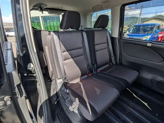 日産 セレナ ハイウェイスター V 福井県 2021(令3)年 1.9万km 黒 社外ナビTV/(TV/Bluetooth/CD/DVD)/社外11.6インチ後席フリップダウンモニター/全方位モニター/プロパイロット/エマージェンシーブレーキ/レーダークルーズコントロール/アイドリングストップ/オートブレーキホールド/両側電動パワースライドドア/3列シート/純正AW/純正フロアマット/ETC2.0/ドライブレコーダー/スマートキー