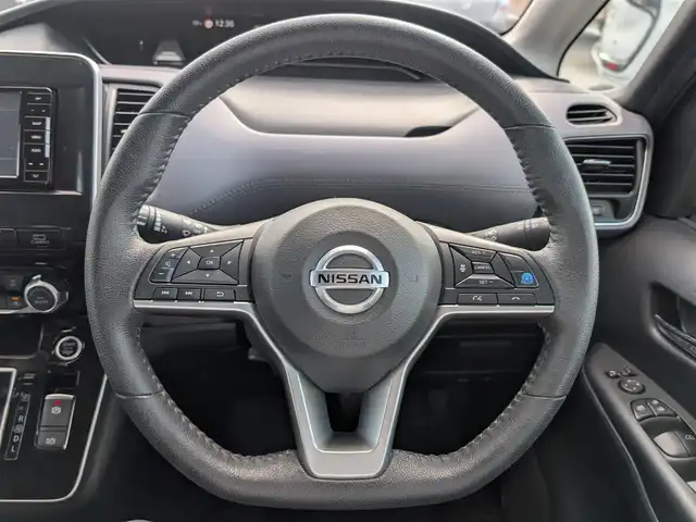 日産 セレナ ハイウェイスター V 福井県 2021(令3)年 1.9万km 黒 社外ナビTV/(TV/Bluetooth/CD/DVD)/社外11.6インチ後席フリップダウンモニター/全方位モニター/プロパイロット/エマージェンシーブレーキ/レーダークルーズコントロール/アイドリングストップ/オートブレーキホールド/両側電動パワースライドドア/3列シート/純正AW/純正フロアマット/ETC2.0/ドライブレコーダー/スマートキー