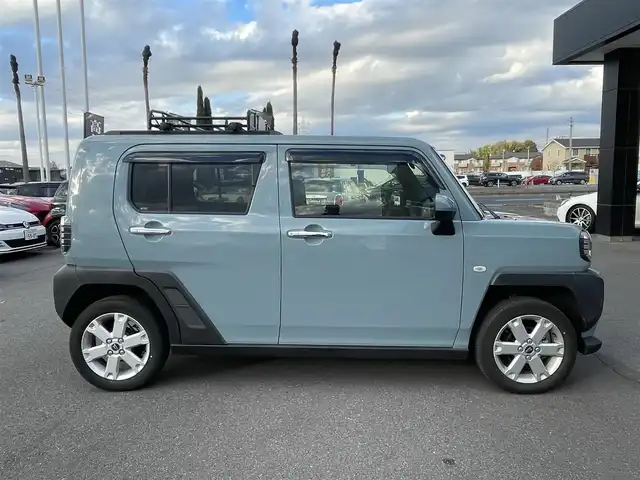 ダイハツ タフト G クロムベンチャー 佐賀県 2023(令5)年 1.6万km レイクブルーメタリック 純正ナビ/・AM/FM/フルセグ/BT//シートヒータ「運転席/助手席」/ガラスルーフ/USB入力端子/HDMI入力端子/LEDヘッドライト/・オートマチックハイビーム/電動パーキングブレーキ/・オートホールド機能付/純正ドラレコ/スマートキー/純正フロアマット/純正ドアバイザー/新車保証書/取扱説明書/スペアキー1本/スマートアシスト/・衝突回避支援ブレーキ機能（対車両・対歩行者）/・誤発進抑制制御機能（前方・後方）/・ブレーキ制御付誤後進抑制機能/・車線逸脱警報機能/・車線逸脱抑制制御機能/・路側逸脱警報機能/・ふらつき警報機能/・先行車発進お知らせ機能/・標識認識機能/・全車速追従機能付アダプティブクルーズコントロール（ACC）/・レーンキープコントロール（LKC）/・VSC（横滑り防止装置）/・TRC（トラクションコントロール）/・ヒルホールドシステム/・エマージェンシーストップシグナル