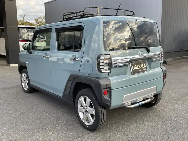 ダイハツ タフト G クロムベンチャー 佐賀県 2023(令5)年 1.6万km レイクブルーメタリック 純正ナビ/・AM/FM/フルセグ/BT//シートヒータ「運転席/助手席」/ガラスルーフ/USB入力端子/HDMI入力端子/LEDヘッドライト/・オートマチックハイビーム/電動パーキングブレーキ/・オートホールド機能付/純正ドラレコ/スマートキー/純正フロアマット/純正ドアバイザー/新車保証書/取扱説明書/スペアキー1本/スマートアシスト/・衝突回避支援ブレーキ機能（対車両・対歩行者）/・誤発進抑制制御機能（前方・後方）/・ブレーキ制御付誤後進抑制機能/・車線逸脱警報機能/・車線逸脱抑制制御機能/・路側逸脱警報機能/・ふらつき警報機能/・先行車発進お知らせ機能/・標識認識機能/・全車速追従機能付アダプティブクルーズコントロール（ACC）/・レーンキープコントロール（LKC）/・VSC（横滑り防止装置）/・TRC（トラクションコントロール）/・ヒルホールドシステム/・エマージェンシーストップシグナル