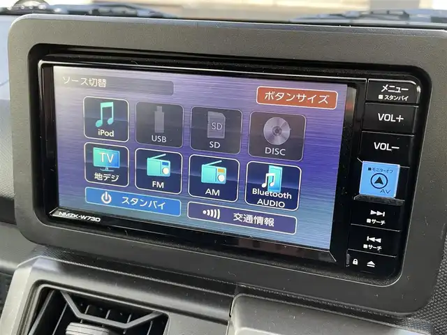 ダイハツ タフト G クロムベンチャー 佐賀県 2023(令5)年 1.6万km レイクブルーメタリック 純正ナビ/・AM/FM/フルセグ/BT//シートヒータ「運転席/助手席」/ガラスルーフ/USB入力端子/HDMI入力端子/LEDヘッドライト/・オートマチックハイビーム/電動パーキングブレーキ/・オートホールド機能付/純正ドラレコ/スマートキー/純正フロアマット/純正ドアバイザー/新車保証書/取扱説明書/スペアキー1本/スマートアシスト/・衝突回避支援ブレーキ機能（対車両・対歩行者）/・誤発進抑制制御機能（前方・後方）/・ブレーキ制御付誤後進抑制機能/・車線逸脱警報機能/・車線逸脱抑制制御機能/・路側逸脱警報機能/・ふらつき警報機能/・先行車発進お知らせ機能/・標識認識機能/・全車速追従機能付アダプティブクルーズコントロール（ACC）/・レーンキープコントロール（LKC）/・VSC（横滑り防止装置）/・TRC（トラクションコントロール）/・ヒルホールドシステム/・エマージェンシーストップシグナル