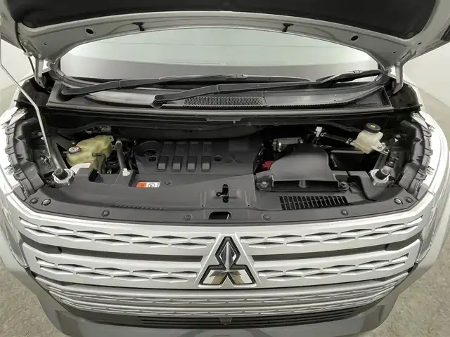 三菱 デリカＤ：５ P 千葉県 2021(令3)年 3.5万km スターリングシルバーM 純正１０型ナビ/AM＆FM＆CD＆DVD＆Bluetooth＆フルセグTV/全方位カメラ/e-アシスト/ビルトインＥＴＣ　/オートステップ　/ルーフレール（terzo)/両側電動スライドドア　/電動トランク　/純正１８インチホイール　/純正フロアマット　/ブラインドスポットモニター　/パドルシフト/レーダークルーズコントロール/衝突軽減ブレーキ/ベージュ内装/LEDヘッドライト/オートマチックハイビーム/電動格納サイドミラー/アイドリングストップ/純正ドアバイザー/プッシュスタート/シートヒーター/１００V電源