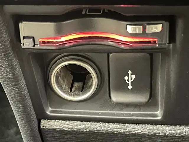 三菱 デリカＤ：５ P 千葉県 2021(令3)年 3.5万km スターリングシルバーM 純正１０型ナビ/AM＆FM＆CD＆DVD＆Bluetooth＆フルセグTV/全方位カメラ/e-アシスト/ビルトインＥＴＣ　/オートステップ　/ルーフレール（terzo)/両側電動スライドドア　/電動トランク　/純正１８インチホイール　/純正フロアマット　/ブラインドスポットモニター　/パドルシフト/レーダークルーズコントロール/衝突軽減ブレーキ/ベージュ内装/LEDヘッドライト/オートマチックハイビーム/電動格納サイドミラー/アイドリングストップ/純正ドアバイザー/プッシュスタート/シートヒーター/１００V電源