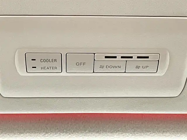 三菱 デリカＤ：５ P 千葉県 2021(令3)年 3.5万km スターリングシルバーM 純正１０型ナビ/AM＆FM＆CD＆DVD＆Bluetooth＆フルセグTV/全方位カメラ/e-アシスト/ビルトインＥＴＣ　/オートステップ　/ルーフレール（terzo)/両側電動スライドドア　/電動トランク　/純正１８インチホイール　/純正フロアマット　/ブラインドスポットモニター　/パドルシフト/レーダークルーズコントロール/衝突軽減ブレーキ/ベージュ内装/LEDヘッドライト/オートマチックハイビーム/電動格納サイドミラー/アイドリングストップ/純正ドアバイザー/プッシュスタート/シートヒーター/１００V電源