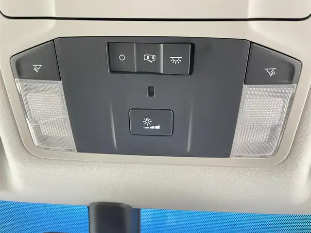 三菱 デリカＤ：５ P 千葉県 2021(令3)年 3.5万km スターリングシルバーM 純正１０型ナビ/AM＆FM＆CD＆DVD＆Bluetooth＆フルセグTV/全方位カメラ/e-アシスト/ビルトインＥＴＣ　/オートステップ　/ルーフレール（terzo)/両側電動スライドドア　/電動トランク　/純正１８インチホイール　/純正フロアマット　/ブラインドスポットモニター　/パドルシフト/レーダークルーズコントロール/衝突軽減ブレーキ/ベージュ内装/LEDヘッドライト/オートマチックハイビーム/電動格納サイドミラー/アイドリングストップ/純正ドアバイザー/プッシュスタート/シートヒーター/１００V電源