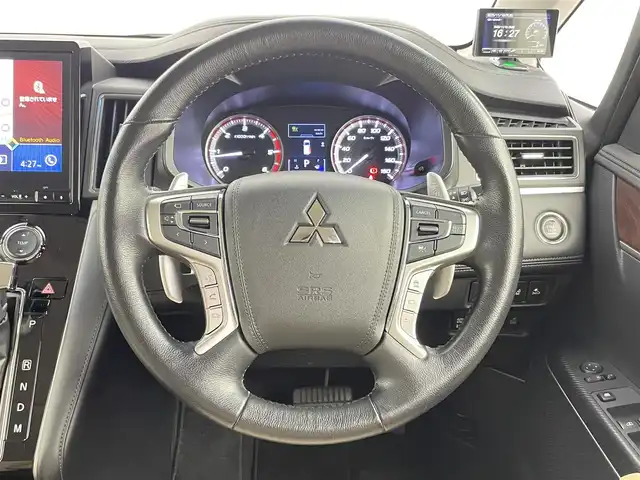 三菱 デリカＤ：５ P 千葉県 2021(令3)年 3.5万km スターリングシルバーM 純正１０型ナビ/AM＆FM＆CD＆DVD＆Bluetooth＆フルセグTV/全方位カメラ/e-アシスト/ビルトインＥＴＣ　/オートステップ　/ルーフレール（terzo)/両側電動スライドドア　/電動トランク　/純正１８インチホイール　/純正フロアマット　/ブラインドスポットモニター　/パドルシフト/レーダークルーズコントロール/衝突軽減ブレーキ/ベージュ内装/LEDヘッドライト/オートマチックハイビーム/電動格納サイドミラー/アイドリングストップ/純正ドアバイザー/プッシュスタート/シートヒーター/１００V電源