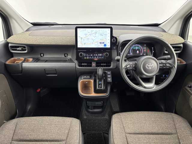 トヨタ シエンタ ハイブリッド Z 福岡県 2023(令5)年 1.7万km アーバンカーキ 純正１０．５型ナビ／フルセグＴＶ　/全方位カメラ　/ビルトインETC2.0　/レーダークルコン　/コーナーセンサー　/衝突軽減ブレーキ　/レーンキープ　/ＢＳＭ　/アクセル踏み間違い防止　/パーキングアシスト　/両側電動スライドドア　/純正１５インチアルミホイール