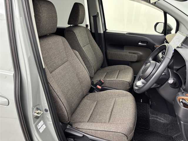 トヨタ シエンタ ハイブリッド Z 福岡県 2023(令5)年 1.7万km アーバンカーキ 純正１０．５型ナビ／フルセグＴＶ　/全方位カメラ　/ビルトインETC2.0　/レーダークルコン　/コーナーセンサー　/衝突軽減ブレーキ　/レーンキープ　/ＢＳＭ　/アクセル踏み間違い防止　/パーキングアシスト　/両側電動スライドドア　/純正１５インチアルミホイール