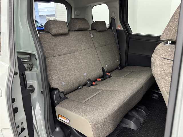 トヨタ シエンタ ハイブリッド Z 福岡県 2023(令5)年 1.7万km アーバンカーキ 純正１０．５型ナビ／フルセグＴＶ　/全方位カメラ　/ビルトインETC2.0　/レーダークルコン　/コーナーセンサー　/衝突軽減ブレーキ　/レーンキープ　/ＢＳＭ　/アクセル踏み間違い防止　/パーキングアシスト　/両側電動スライドドア　/純正１５インチアルミホイール