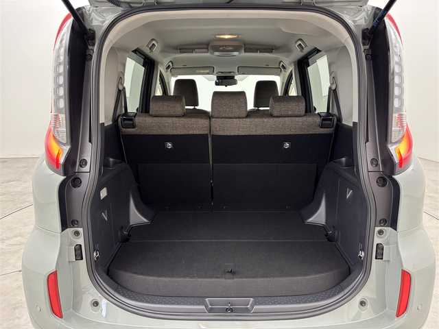 トヨタ シエンタ ハイブリッド Z 福岡県 2023(令5)年 1.7万km アーバンカーキ 純正１０．５型ナビ／フルセグＴＶ　/全方位カメラ　/ビルトインETC2.0　/レーダークルコン　/コーナーセンサー　/衝突軽減ブレーキ　/レーンキープ　/ＢＳＭ　/アクセル踏み間違い防止　/パーキングアシスト　/両側電動スライドドア　/純正１５インチアルミホイール