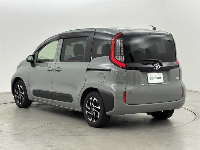 トヨタ シエンタ ハイブリッド Z 福岡県 2023(令5)年 1.7万km アーバンカーキ 純正１０．５型ナビ／フルセグＴＶ　/全方位カメラ　/ビルトインETC2.0　/レーダークルコン　/コーナーセンサー　/衝突軽減ブレーキ　/レーンキープ　/ＢＳＭ　/アクセル踏み間違い防止　/パーキングアシスト　/両側電動スライドドア　/純正１５インチアルミホイール