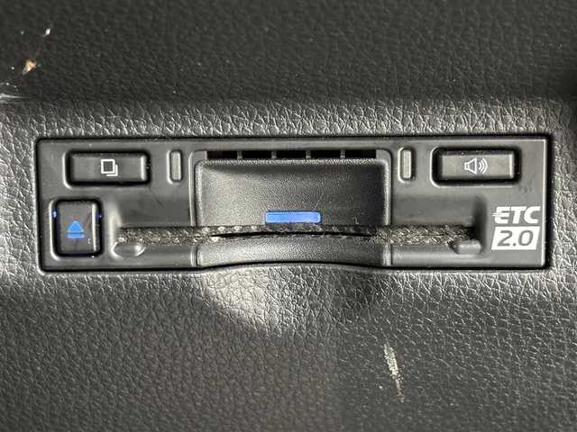 トヨタ シエンタ ハイブリッド Z 福岡県 2023(令5)年 1.7万km アーバンカーキ 純正１０．５型ナビ／フルセグＴＶ　/全方位カメラ　/ビルトインETC2.0　/レーダークルコン　/コーナーセンサー　/衝突軽減ブレーキ　/レーンキープ　/ＢＳＭ　/アクセル踏み間違い防止　/パーキングアシスト　/両側電動スライドドア　/純正１５インチアルミホイール